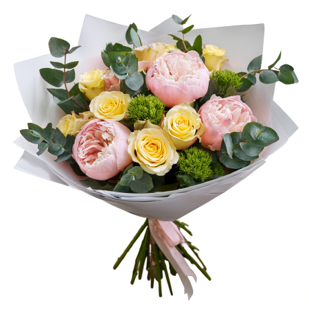 Rosas iluminadas pelo sol e peônias rosas