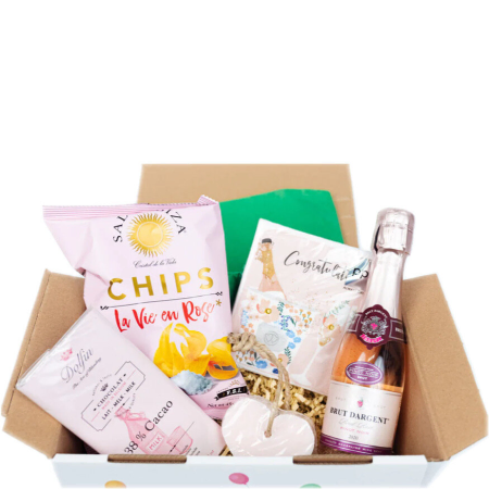 Delícias elegantes com lanches e prosecco